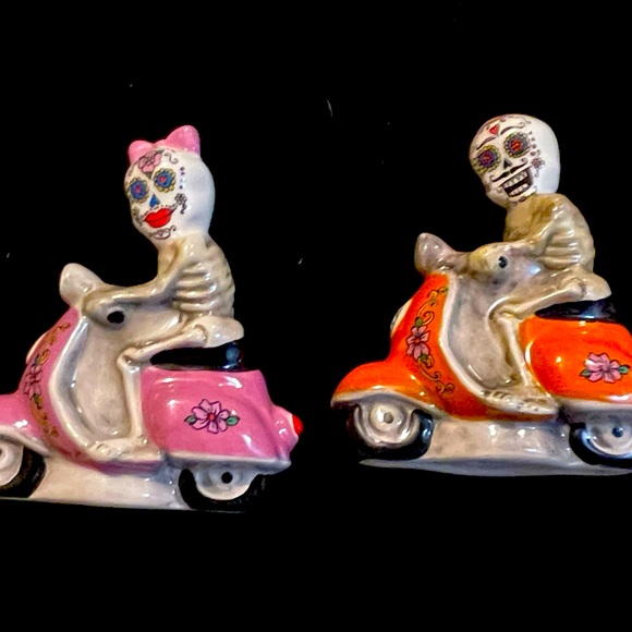 Blue Sky Clayworks Sugar Skull Scooter Couple Salt and Pepper Shakers. - Picture 1 of 7